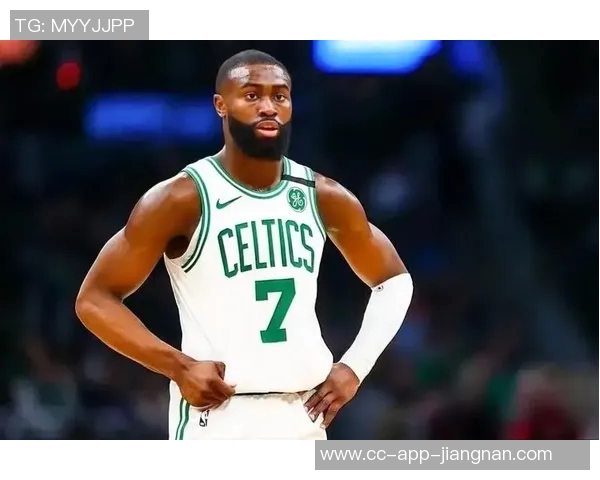 前NBA球员质疑布朗何时能获得认可50分双料MVP带领残阵绿军排第三