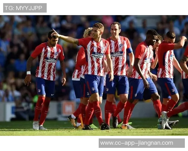 多特蒙德主场对亚特兰大比赛因球队迟到推迟15分钟开球时间